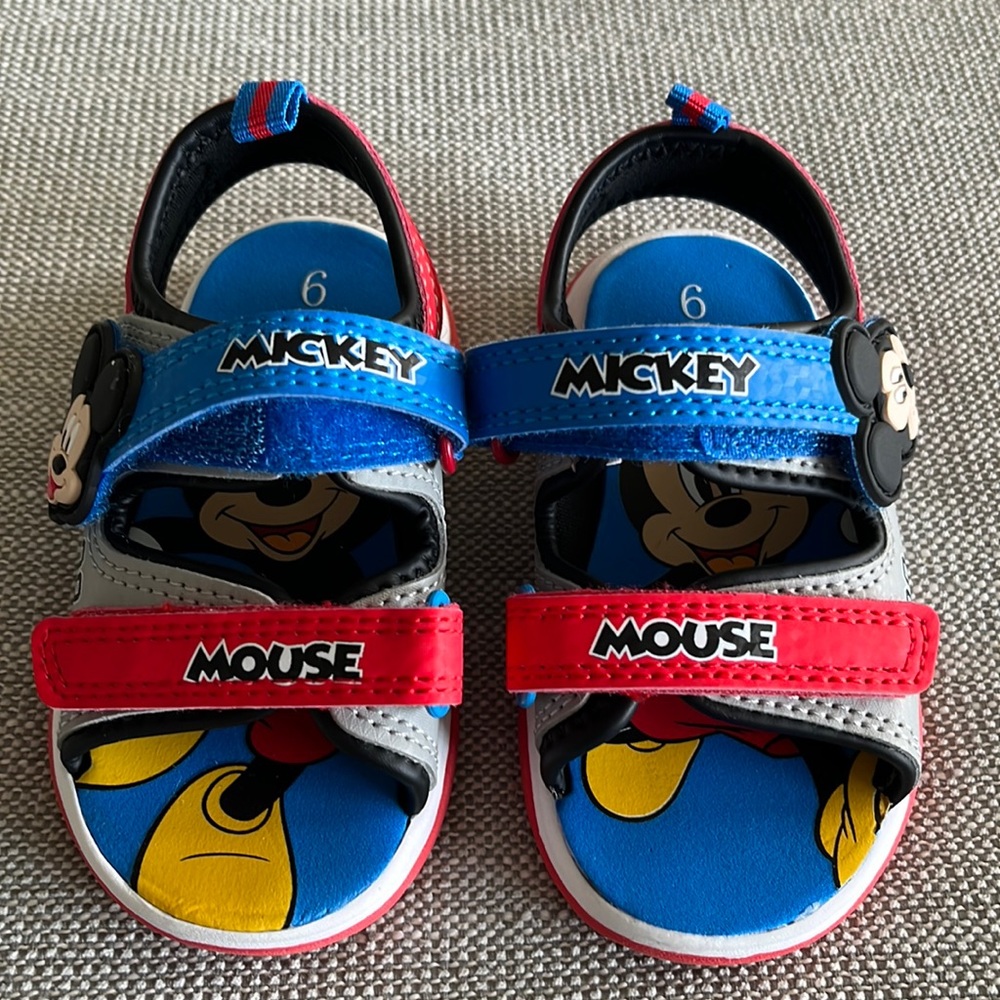 Disney Junior Mickey Mouse Shoes Size 6